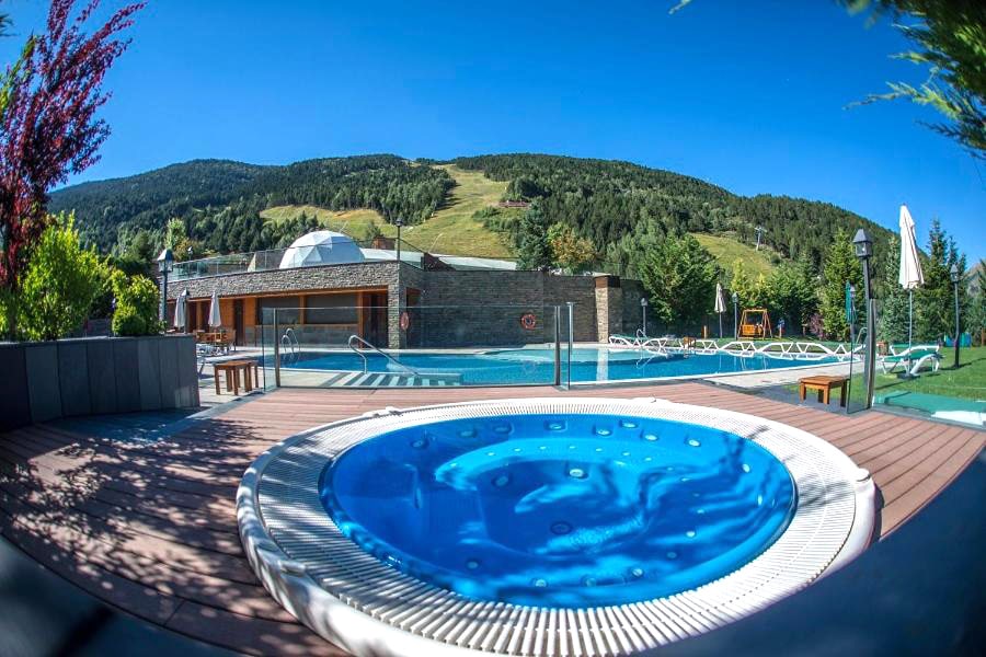 Hotel Nòrdic outdoor pool