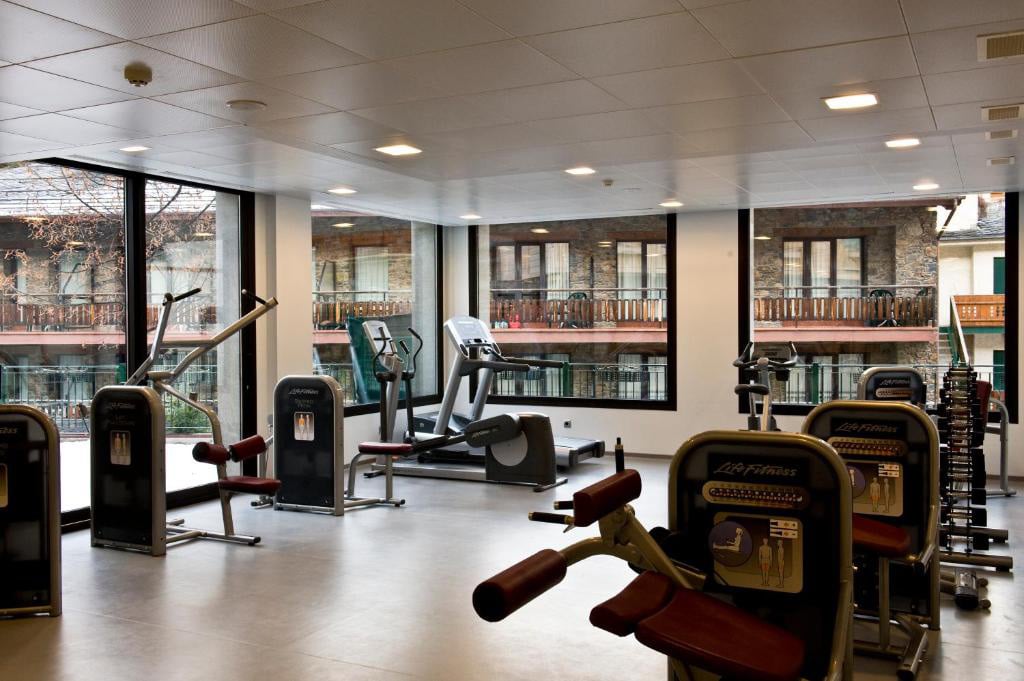 Hotel Rutllan gym area