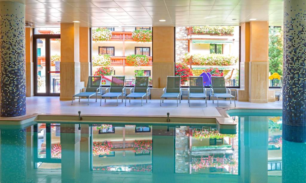 Hotel Rutllan indoor pool