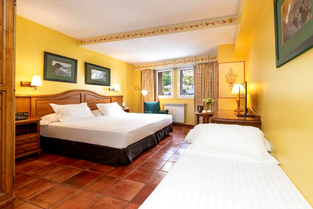 Hotel Ski Plaza bedroom yellow walls